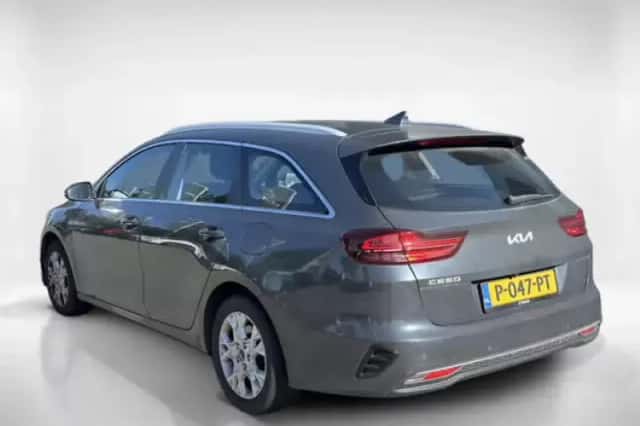 Kia Ceed (2022) thumbnail 3