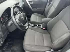 Toyota Auris (2014) thumbnail 12
