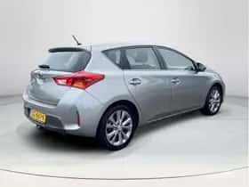 Toyota Auris (2014) thumbnail 5
