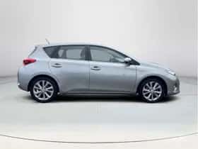 Toyota Auris (2014) thumbnail 6