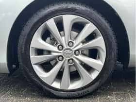 Toyota Auris (2014) thumbnail 9