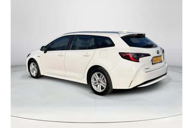 Toyota Corolla (2021) thumbnail 3