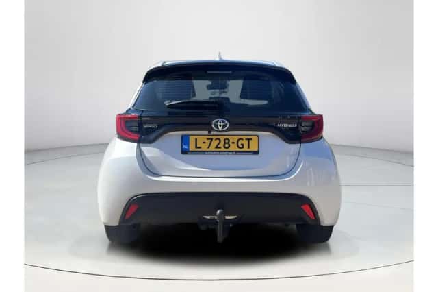 Toyota Yaris (2021) thumbnail 4