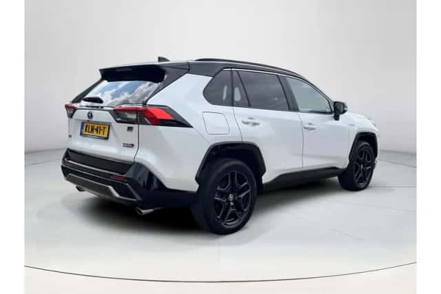 Toyota RAV4 (2024) thumbnail 5