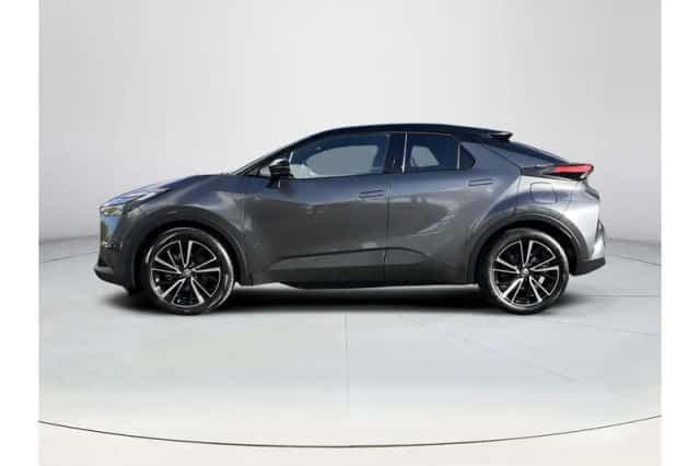 Toyota C-HR (2025) thumbnail 2