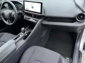Toyota C-HR (2024) thumbnail 11