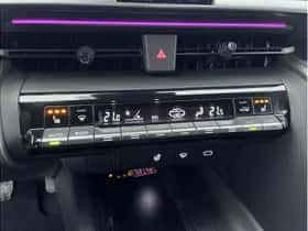 Toyota C-HR (2024) thumbnail 16