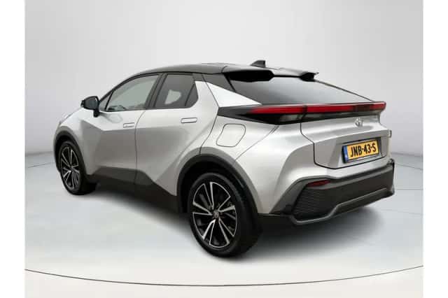 Toyota C-HR (2024) thumbnail 3