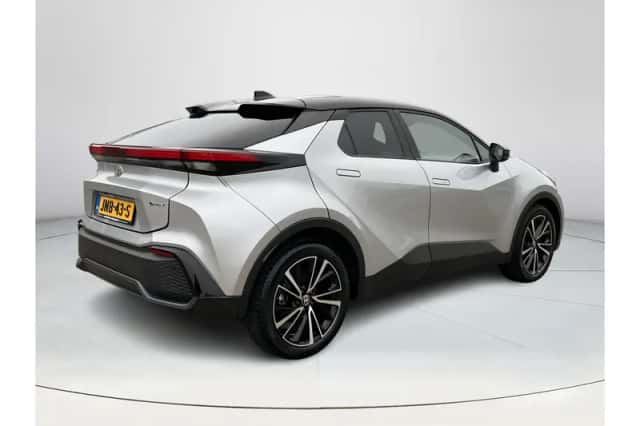 Toyota C-HR (2024) thumbnail 5