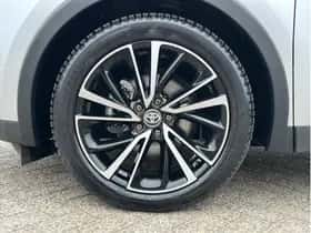 Toyota C-HR (2024) thumbnail 9