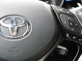 Toyota C-HR (2017) thumbnail 14