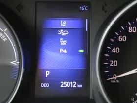 Toyota C-HR (2017) thumbnail 18