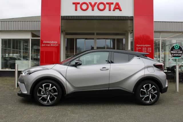 Toyota C-HR (2017) thumbnail 3