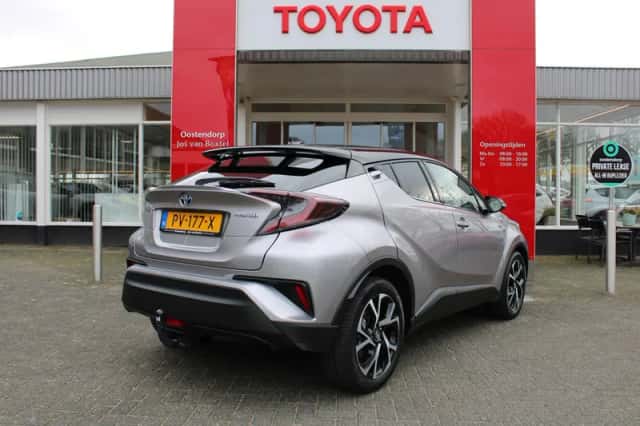 Toyota C-HR (2017) thumbnail 4