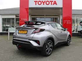 Toyota C-HR (2017) thumbnail 4