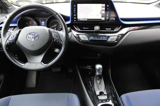 Toyota C-HR (2017) thumbnail 6