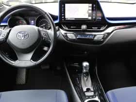 Toyota C-HR (2017) thumbnail 6