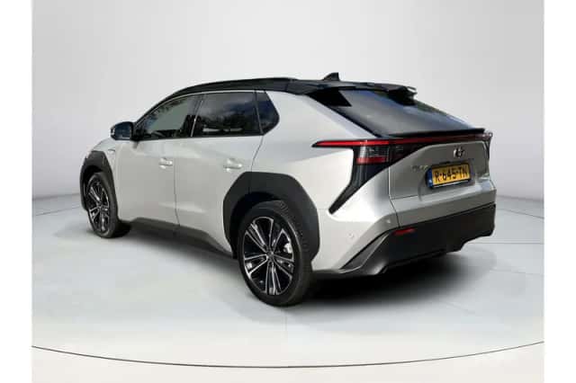 Toyota bZ4X (2022) thumbnail 3