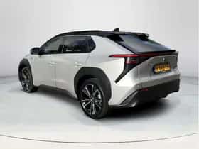 Toyota bZ4X (2022) thumbnail 3