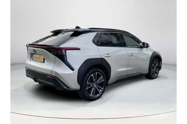 Toyota bZ4X (2022) thumbnail 5