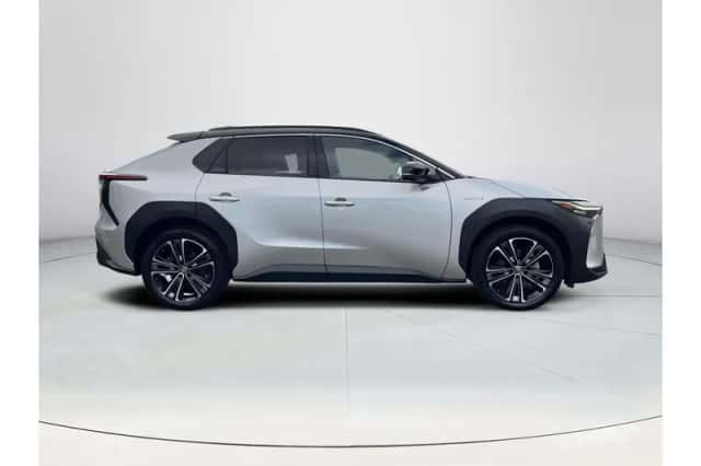 Toyota bZ4X (2022) thumbnail 6