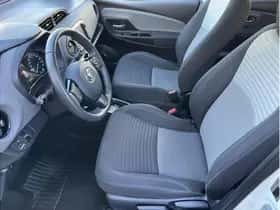 Toyota Yaris (2018) thumbnail 12