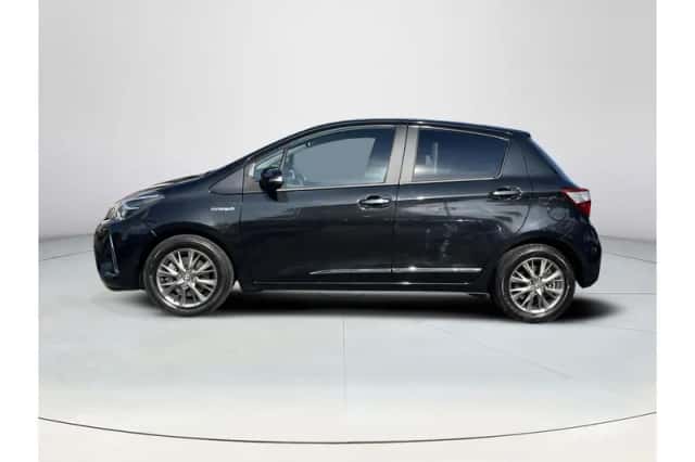 Toyota Yaris (2020) thumbnail 2