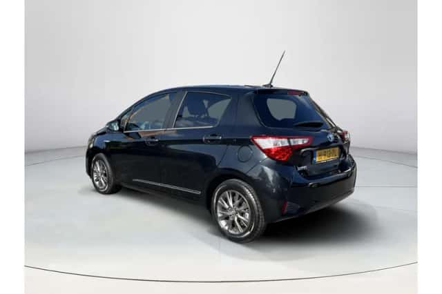 Toyota Yaris (2020) thumbnail 3