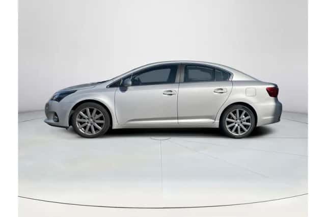 Toyota Avensis (2014) thumbnail 2
