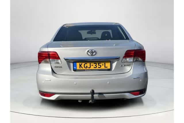 Toyota Avensis (2014) thumbnail 4