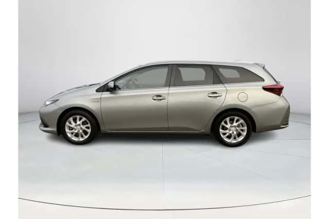 Toyota Auris (2017) thumbnail 2