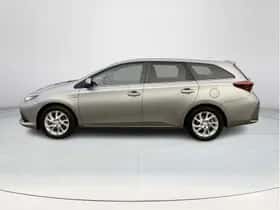 Toyota Auris (2017) thumbnail 2