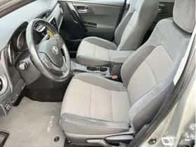 Toyota Auris (2017) thumbnail 12
