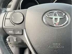 Toyota Auris (2017) thumbnail 17