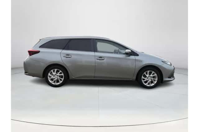 Toyota Auris (2017) thumbnail 6