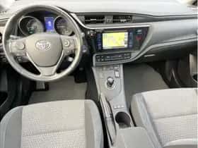 Toyota Auris (2017) thumbnail 10