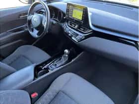 Toyota C-HR (2020) thumbnail 11