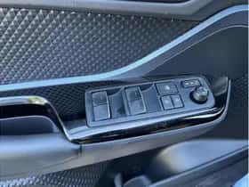 Toyota C-HR (2020) thumbnail 19