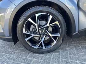 Toyota C-HR (2020) thumbnail 9