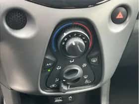 Toyota Aygo (2019) thumbnail 16