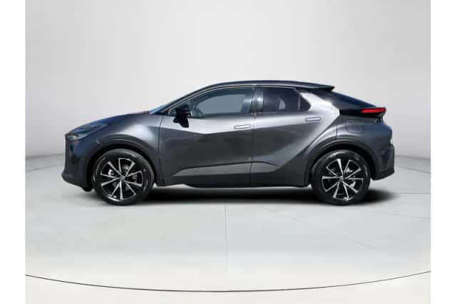Toyota C-HR (2025) thumbnail 2