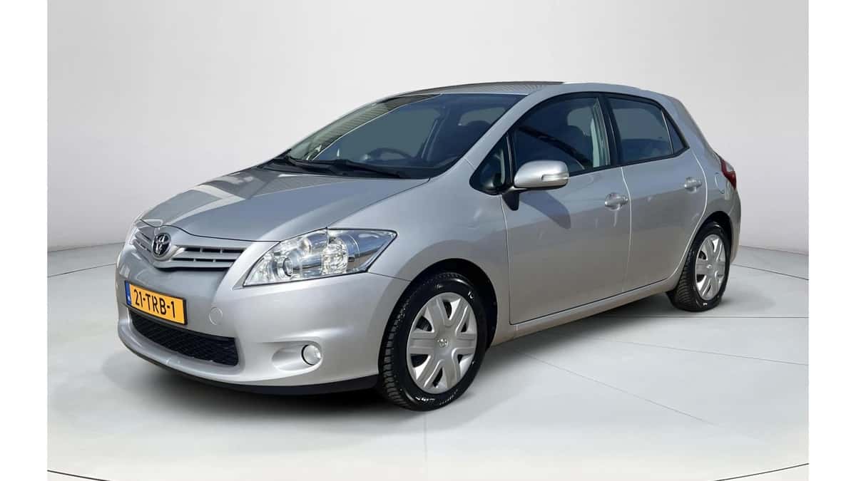 Toyota Auris (2012) — foto 1
