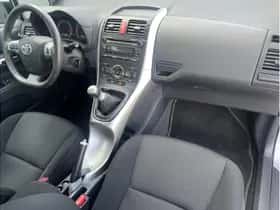 Toyota Auris (2012) thumbnail 11
