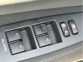 Toyota Auris (2012) thumbnail 19