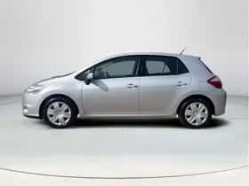 Toyota Auris (2012) thumbnail 3
