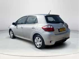 Toyota Auris (2012) thumbnail 4