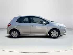 Toyota Auris (2012) thumbnail 7