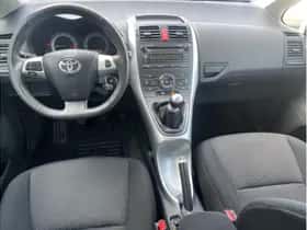 Toyota Auris (2012) thumbnail 10