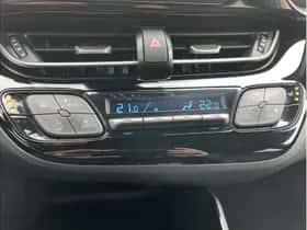 Toyota C-HR (2023) thumbnail 16