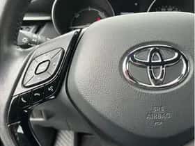 Toyota C-HR (2023) thumbnail 17